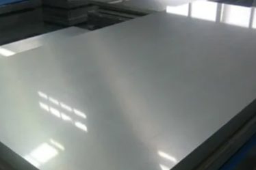Como o alumínio para moldes garante maior precisão na fabricação de componentes?